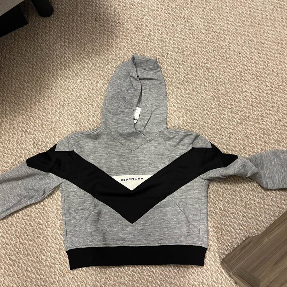 COPY - AUTHENTIC Givenchy cropped hooded sweatshirt - Picture 2 of 5